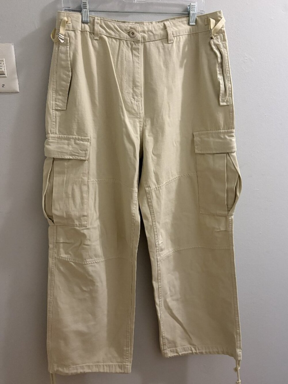 Women's Tan Cargo Pants, Large
